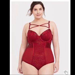 Red lace mesh stewpot cutout bodysuit